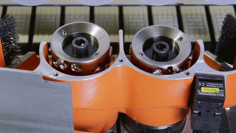 Diamond tipped jointing cutter Diamond tipped jointing cutter as standard feature on all HOLZ-HER edgebanders