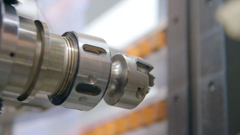 Kraftvolle 6,5 kW HSK-Spindel Komplettbearbeitung auf allen 4 Werkstückkanten und der Fläche