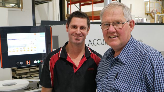 Австралийский эталонный клиент HOLZHER Австралия Янпер - кромкооблицовочная машина Accura