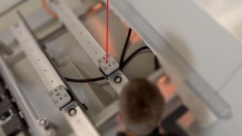 Laserpointer jeweils rechts und links am Bearbeitungskopf Laserpointer jeweils rechts und links am Bearbeitungskopf